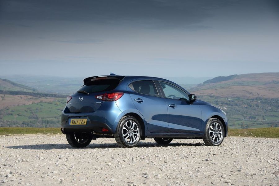Mazda 2 hatchback 2017 được lòng khách hàng Việt hơn so với Suzuki Swift 2017