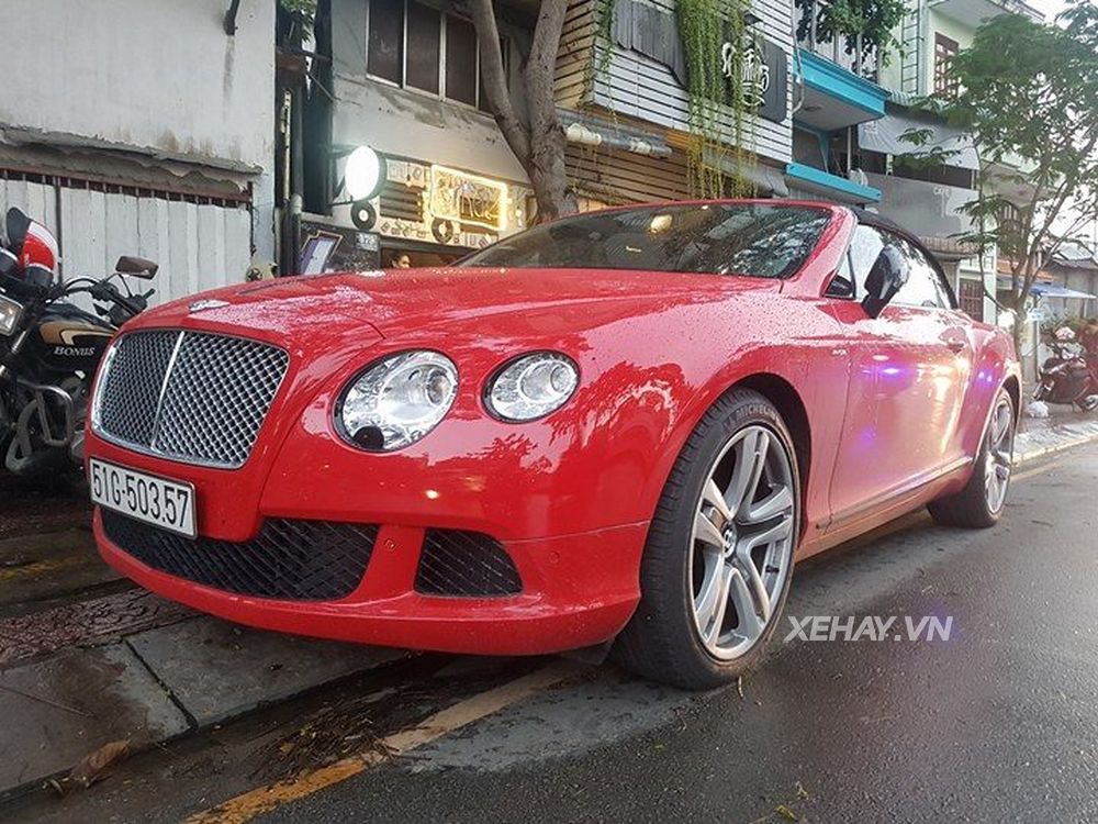 TP.HCM: Bắt gặp Bentley Continental GT Convertible 2013 dạo chơi trên phố