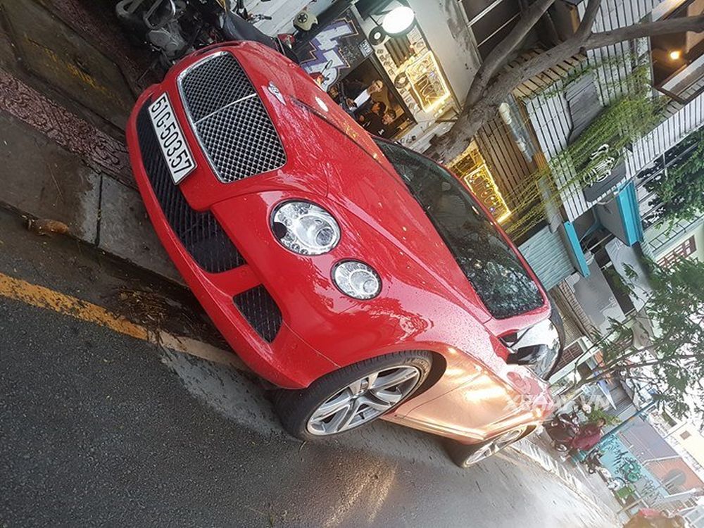 TP.HCM: Bắt gặp Bentley Continental GT Convertible 2013 dạo chơi trên phố