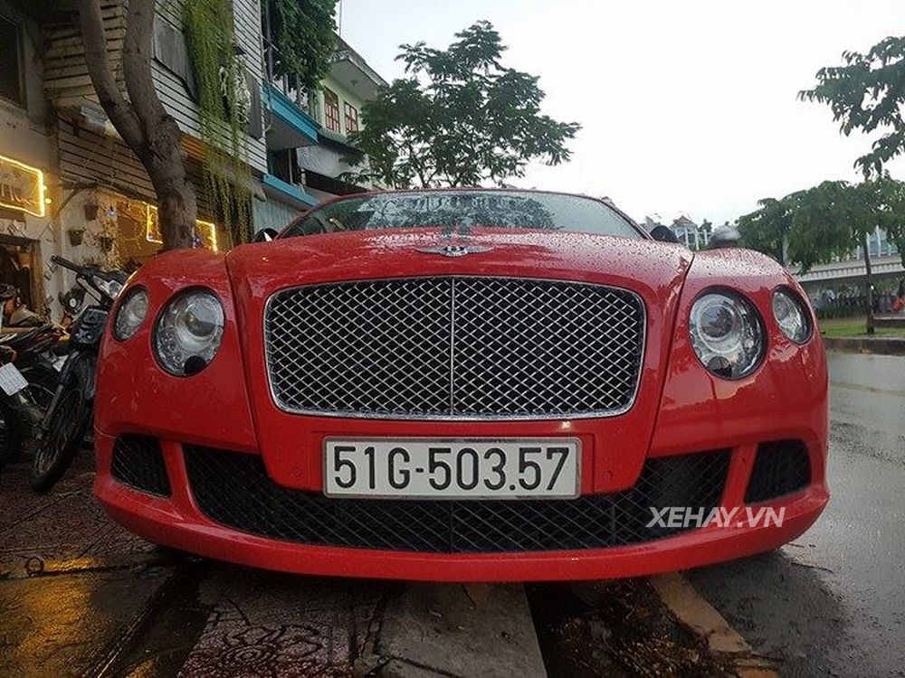 TP.HCM: Bắt gặp Bentley Continental GT Convertible 2013 dạo chơi trên phố