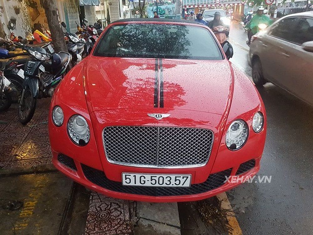 TP.HCM: Bắt gặp Bentley Continental GT Convertible 2013 dạo chơi trên phố