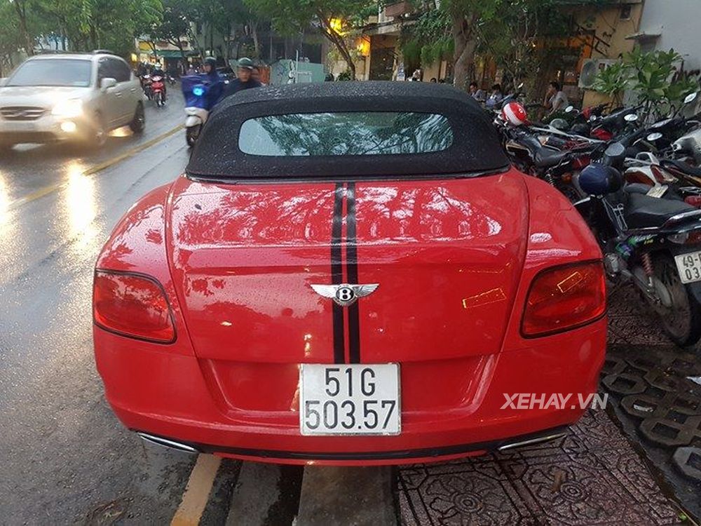 TP.HCM: Bắt gặp Bentley Continental GT Convertible 2013 dạo chơi trên phố
