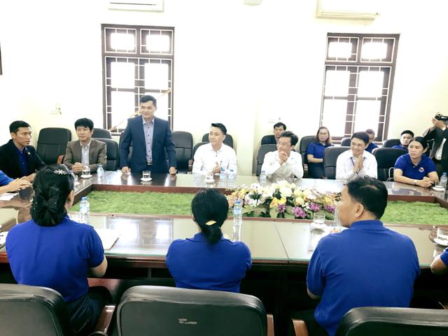 Đoàn đại biểu Thành đoàn Viêng Chăn thăm làng gốm Bát Tràng