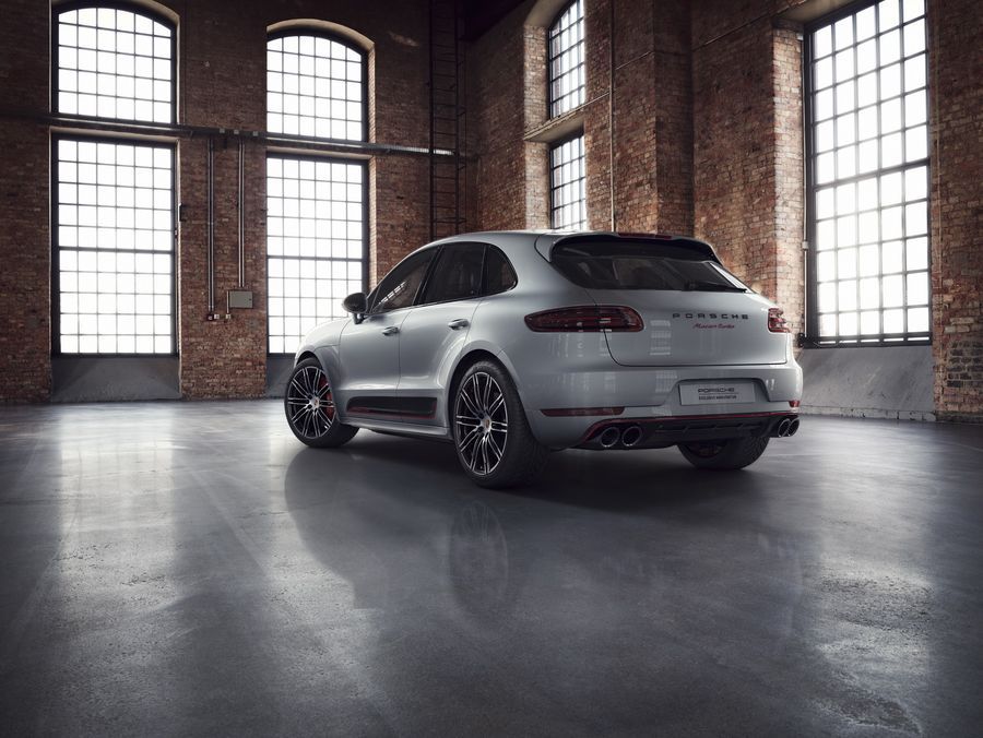 Độc quyền hơn nhờ Porsche Exclusive, Macan Turbo có giá từ 2,58 tỷ VNĐ