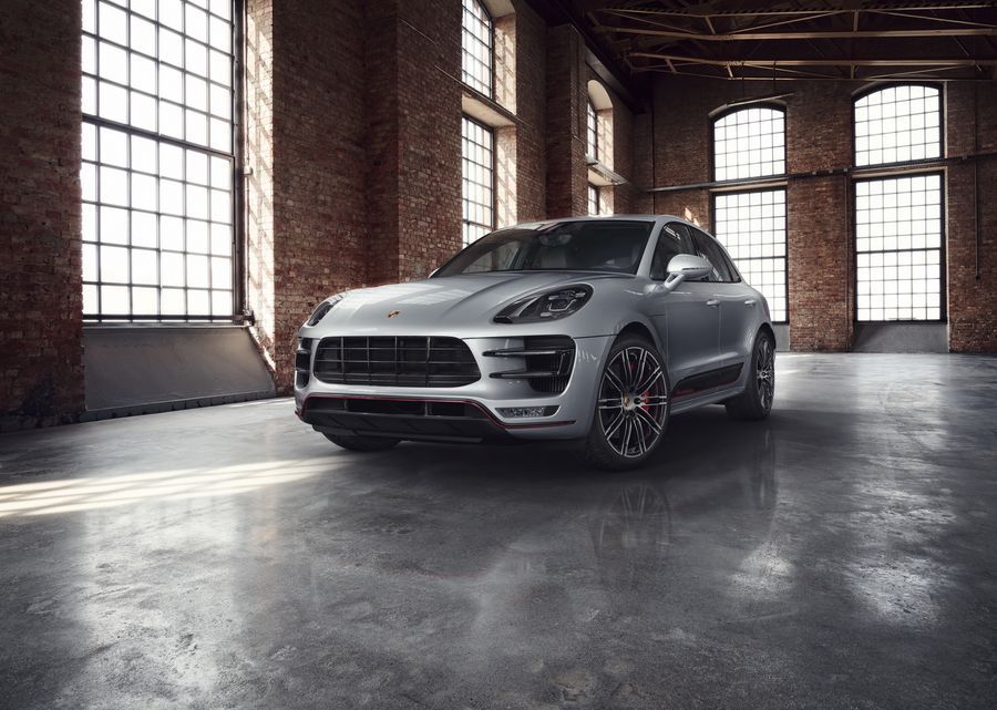 Độc quyền hơn nhờ Porsche Exclusive, Macan Turbo có giá từ 2,58 tỷ VNĐ