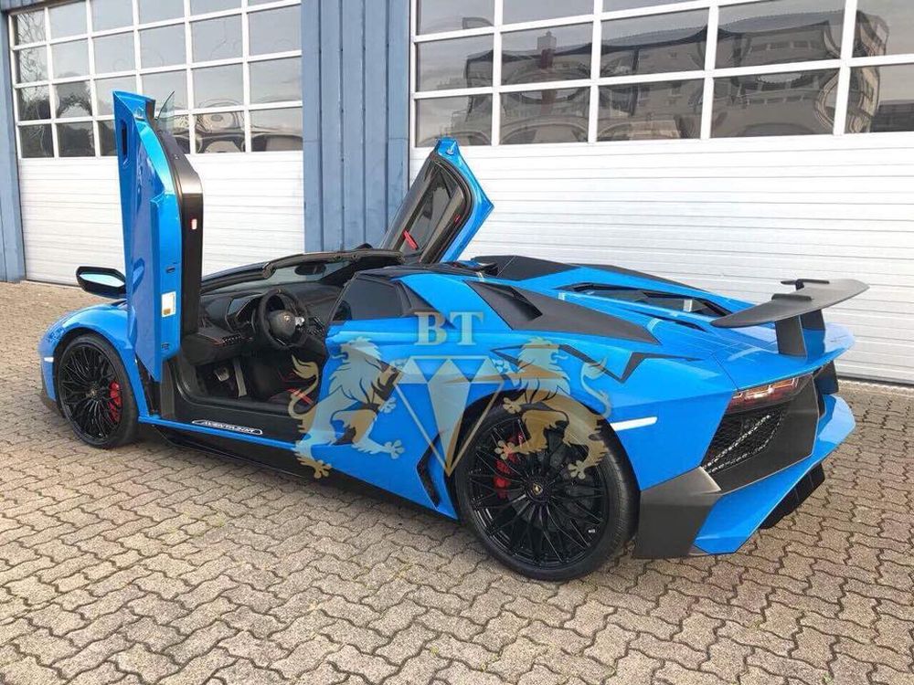 Làm quen với Lamborghini Aventador SV Roadster thứ 2 chuẩn bị về Việt Nam