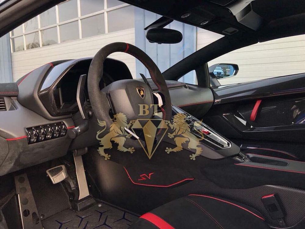 Làm quen với Lamborghini Aventador SV Roadster thứ 2 chuẩn bị về Việt Nam