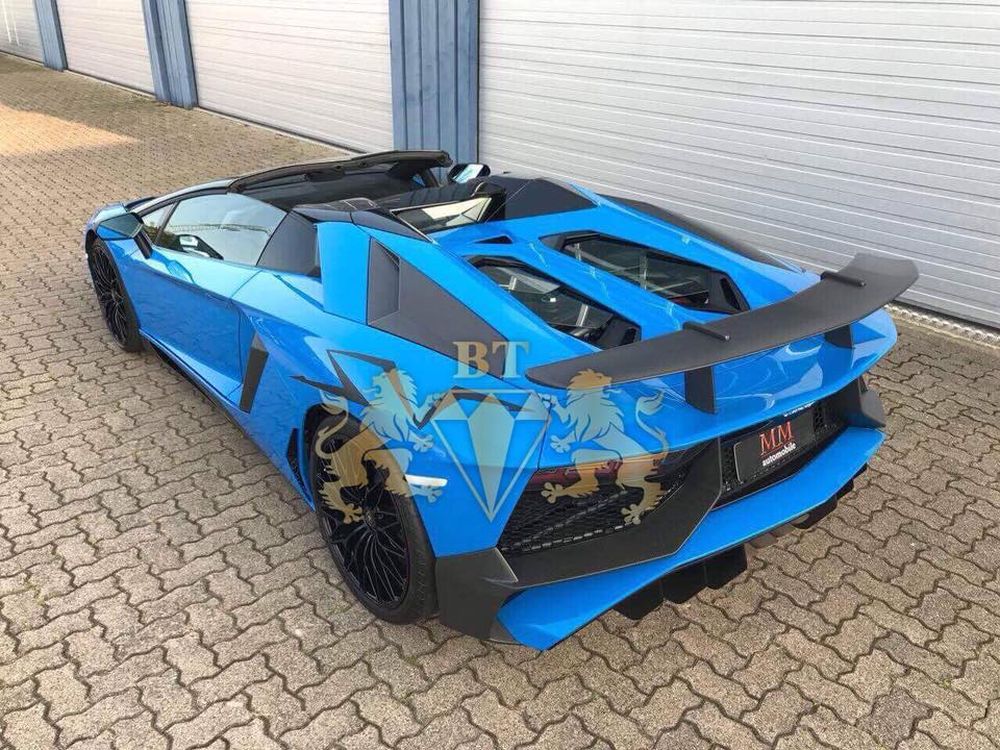 Làm quen với Lamborghini Aventador SV Roadster thứ 2 chuẩn bị về Việt Nam