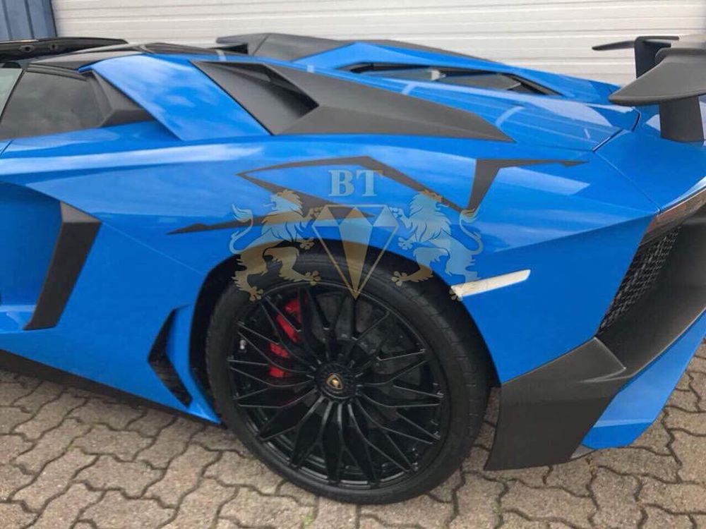 Làm quen với Lamborghini Aventador SV Roadster thứ 2 chuẩn bị về Việt Nam