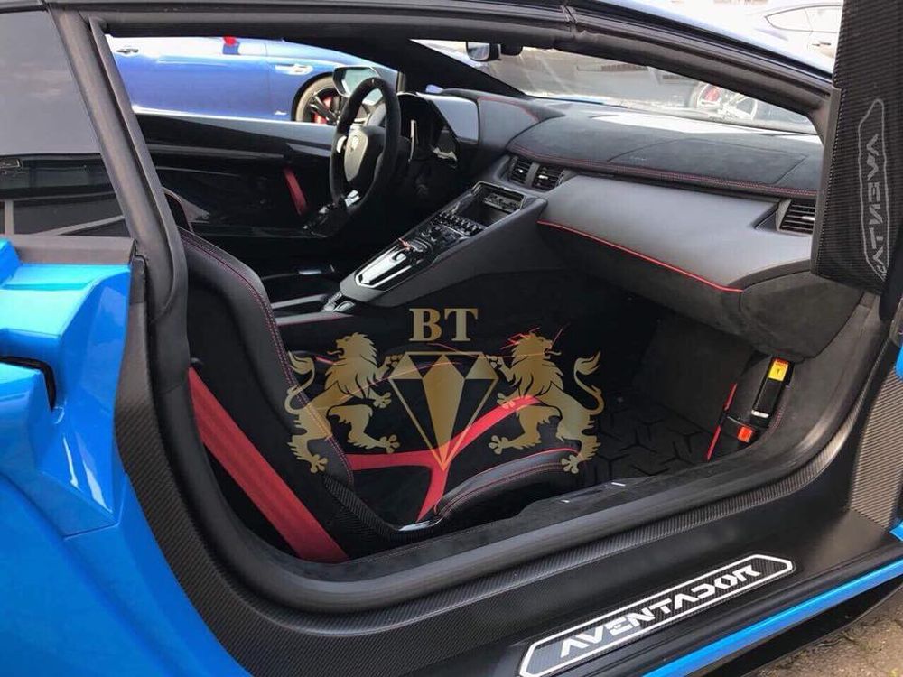 Làm quen với Lamborghini Aventador SV Roadster thứ 2 chuẩn bị về Việt Nam