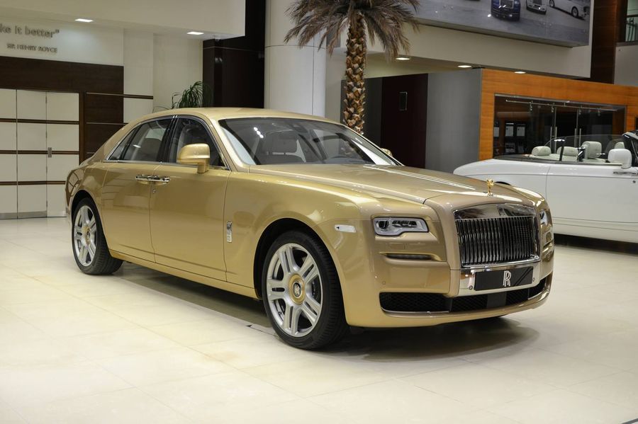 Abu Dhabi lại gây bất ngờ khi tung Rolls-Royce Ghost cá nhân hóa theo chủ đề sa mạc