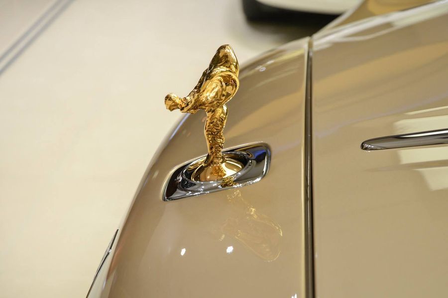Abu Dhabi lại gây bất ngờ khi tung Rolls-Royce Ghost cá nhân hóa theo chủ đề sa mạc