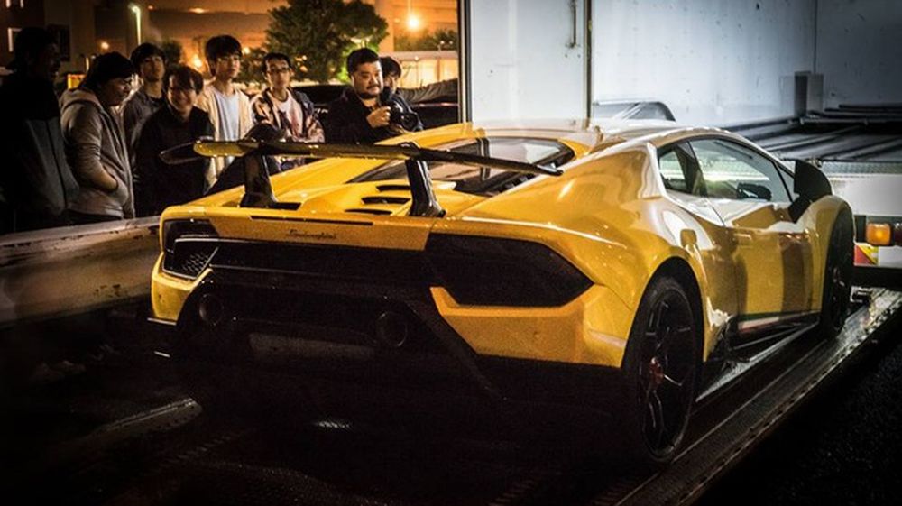 Lamborghini Huracan Performante cập bến Nhật Bản, hàng chục siêu xe xếp hàng chào đón