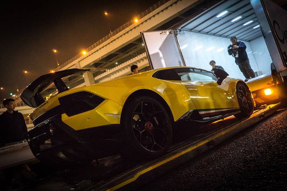 Lamborghini Huracan Performante cập bến Nhật Bản, hàng chục siêu xe xếp hàng chào đón