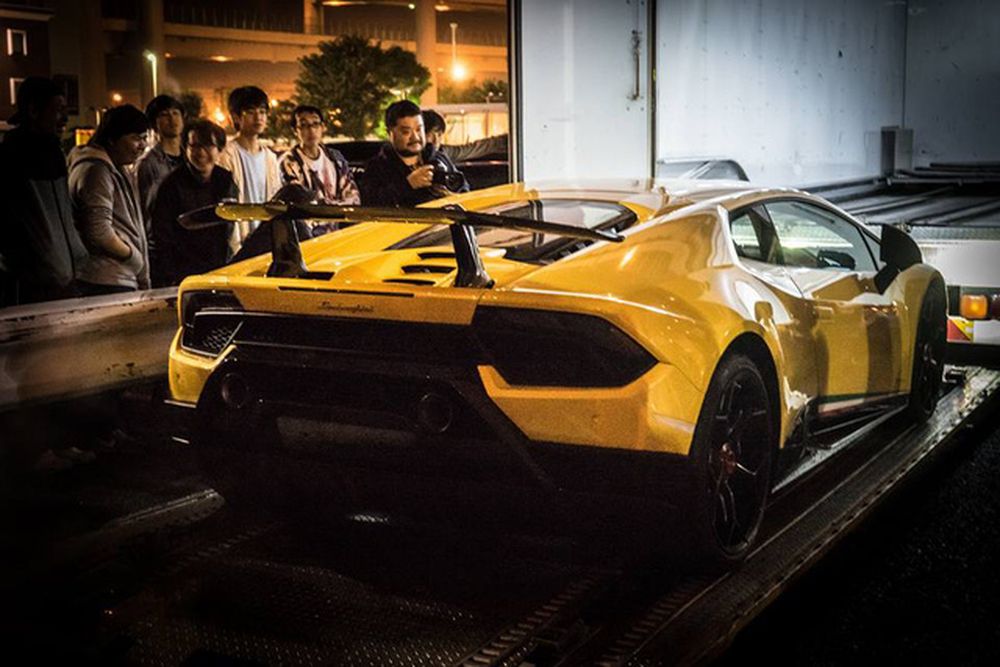 Lamborghini Huracan Performante cập bến Nhật Bản, hàng chục siêu xe xếp hàng chào đón