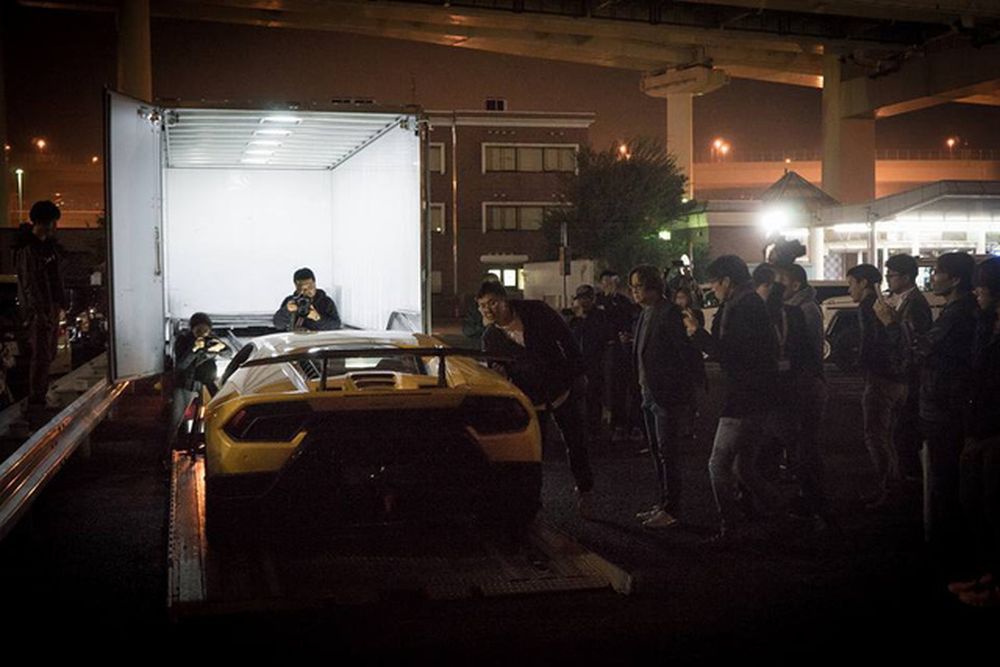 Lamborghini Huracan Performante cập bến Nhật Bản, hàng chục siêu xe xếp hàng chào đón