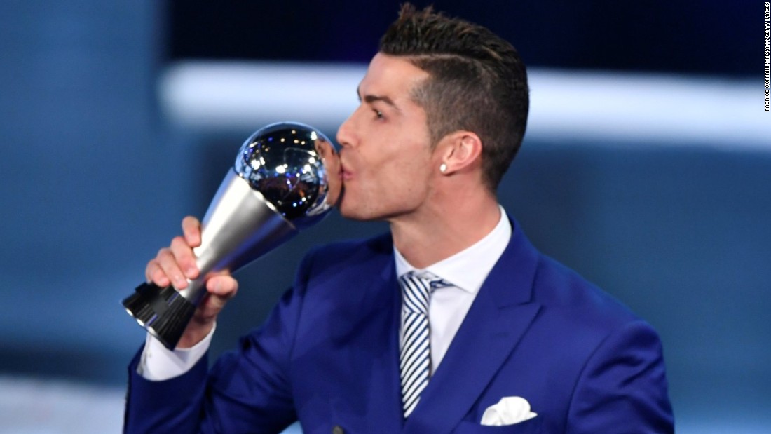 Cristiano Ronaldo năm thứ 2 liên tiếp ẵm giải The Best