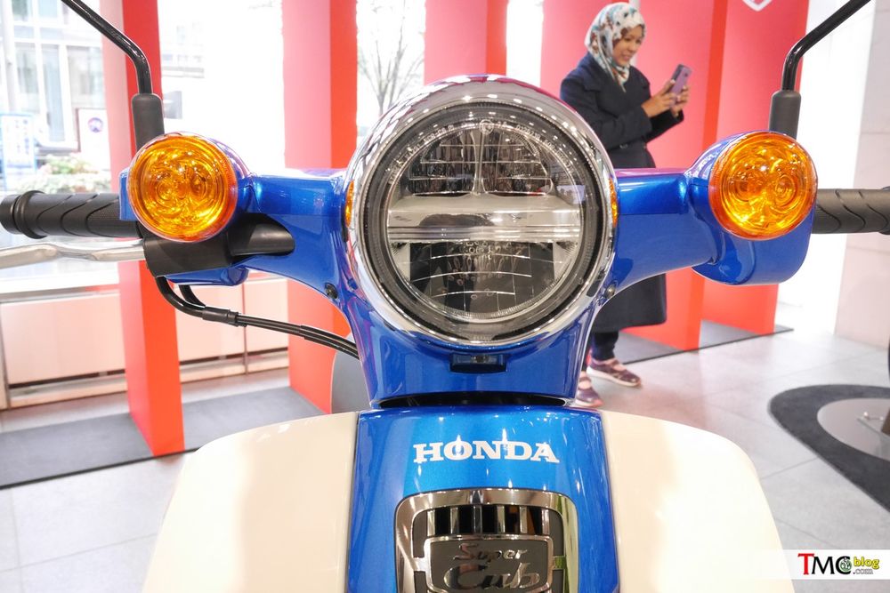 Hình ảnh thực thế của Honda Super Cub 2018 tại đại lý Nhật Bản