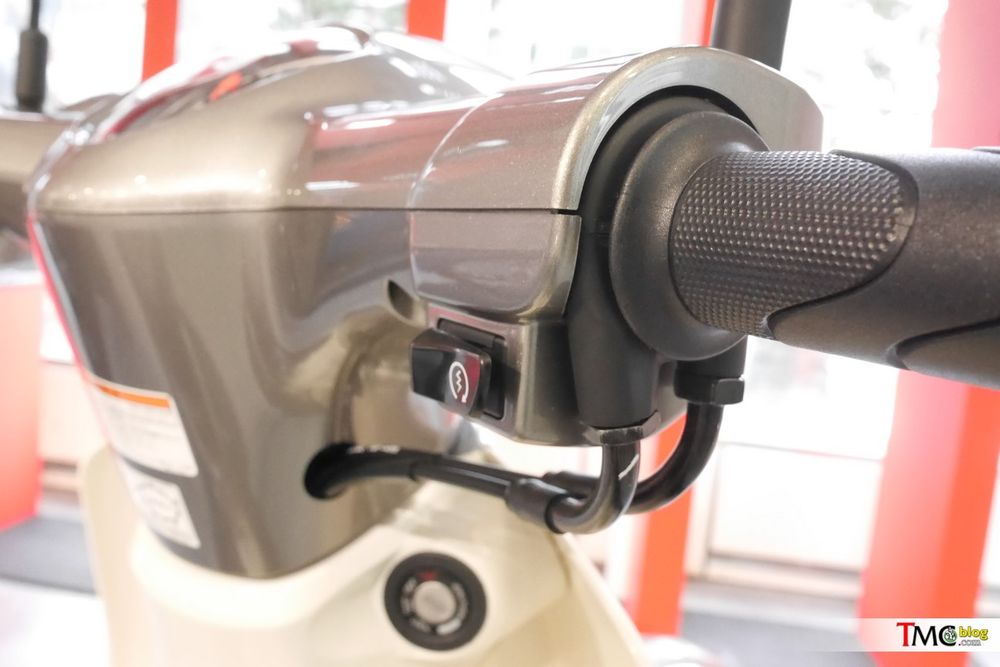 Hình ảnh thực thế của Honda Super Cub 2018 tại đại lý Nhật Bản