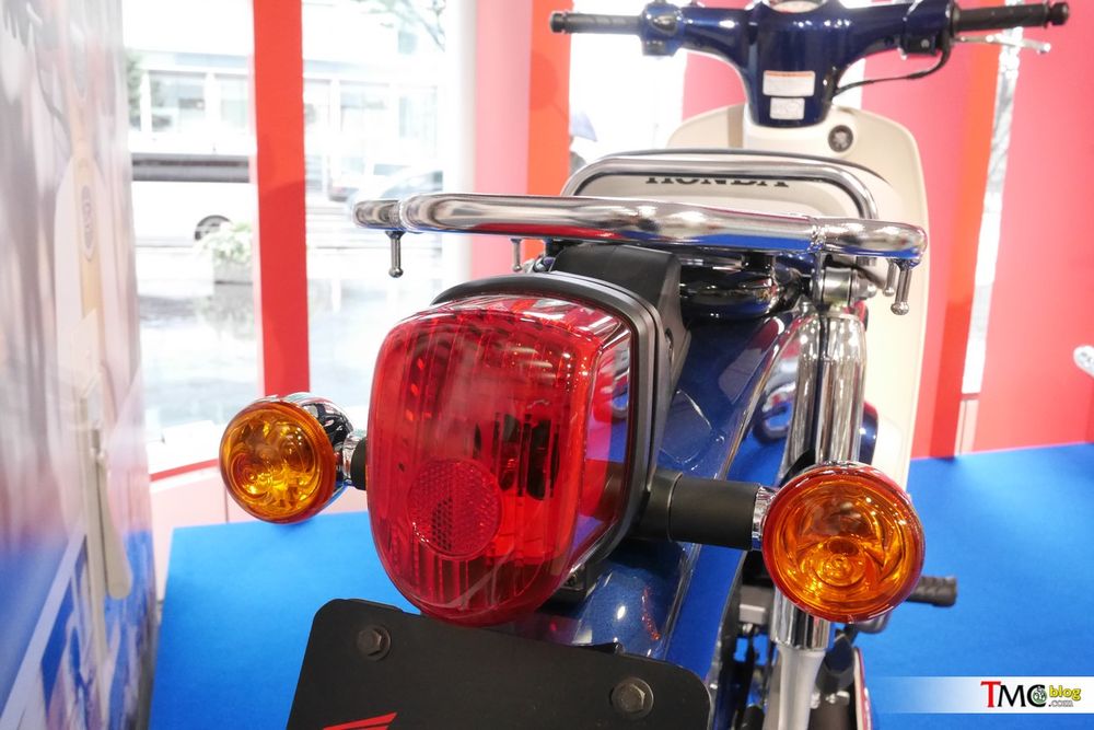 Hình ảnh thực thế của Honda Super Cub 2018 tại đại lý Nhật Bản