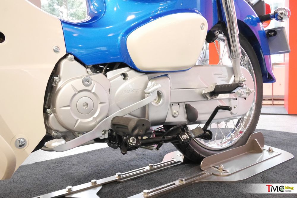 Hình ảnh thực thế của Honda Super Cub 2018 tại đại lý Nhật Bản