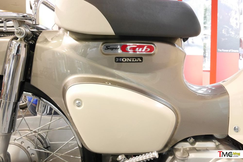 Hình ảnh thực thế của Honda Super Cub 2018 tại đại lý Nhật Bản