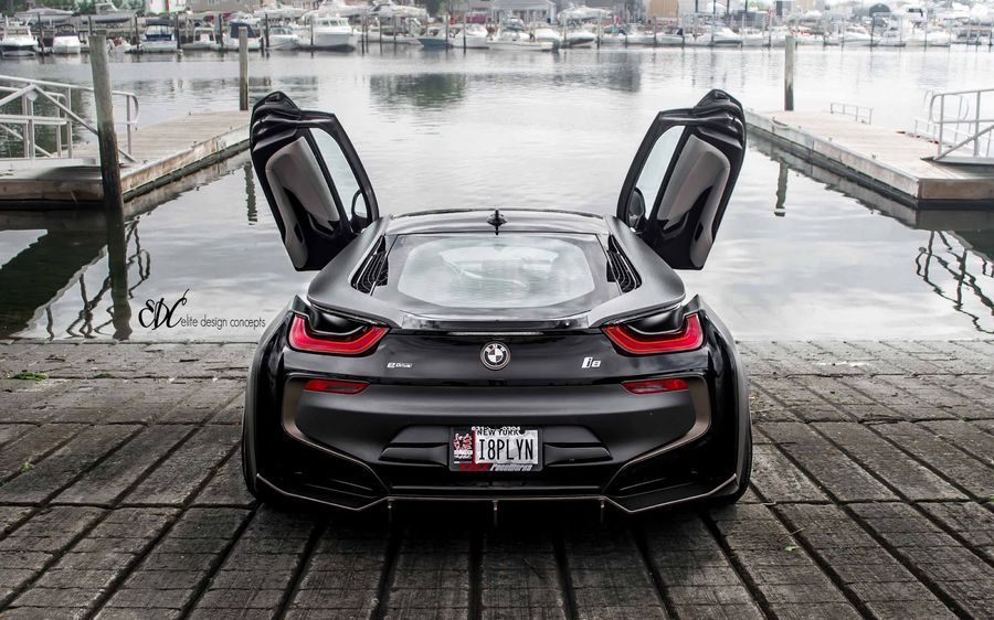 Siêu xe BMW i8 nổi bật với bộ cánh đen mờ cùng 