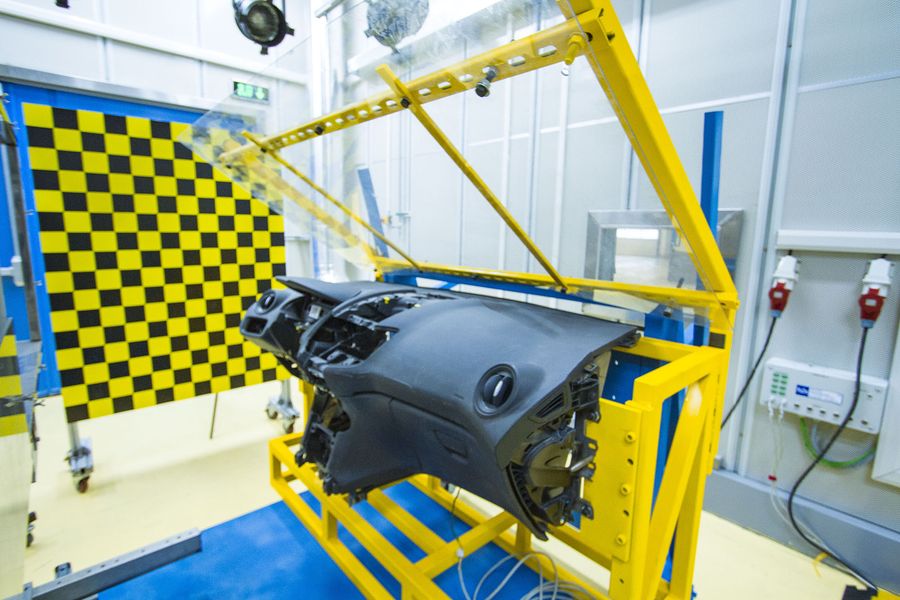 Ford tiến hành 