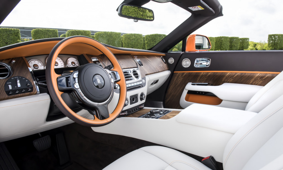 Neiman Marcus sẽ giới thiệu cặp đôi Rolls-Royce Dawn đặc biệt vào Giáng sinh