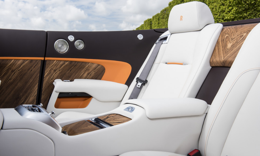 Neiman Marcus sẽ giới thiệu cặp đôi Rolls-Royce Dawn đặc biệt vào Giáng sinh