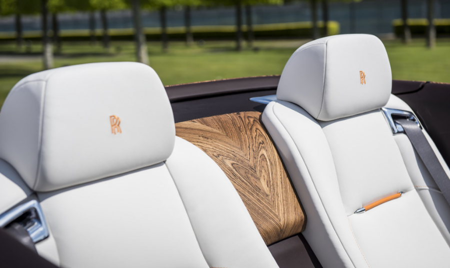 Neiman Marcus sẽ giới thiệu cặp đôi Rolls-Royce Dawn đặc biệt vào Giáng sinh