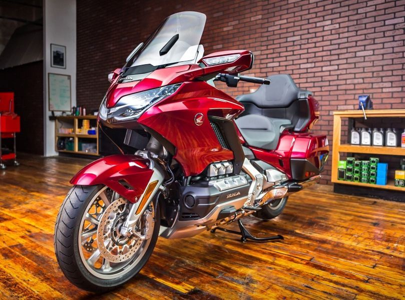Có giá từ 534 triệu VNĐ, Honda Goldwing 2018 tiếp tục thống trị phân khúc xe đường trường