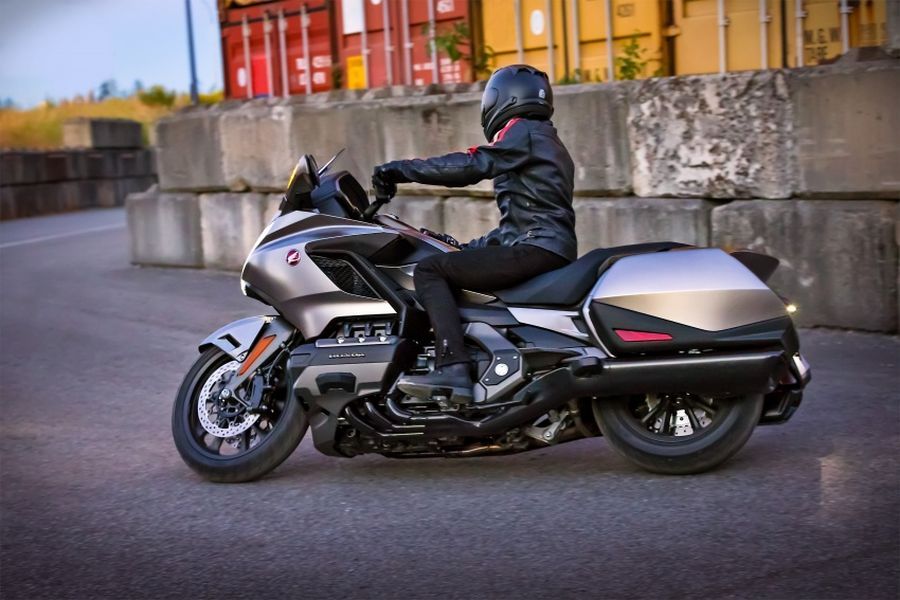 Có giá từ 534 triệu VNĐ, Honda Goldwing 2018 tiếp tục thống trị phân khúc xe đường trường