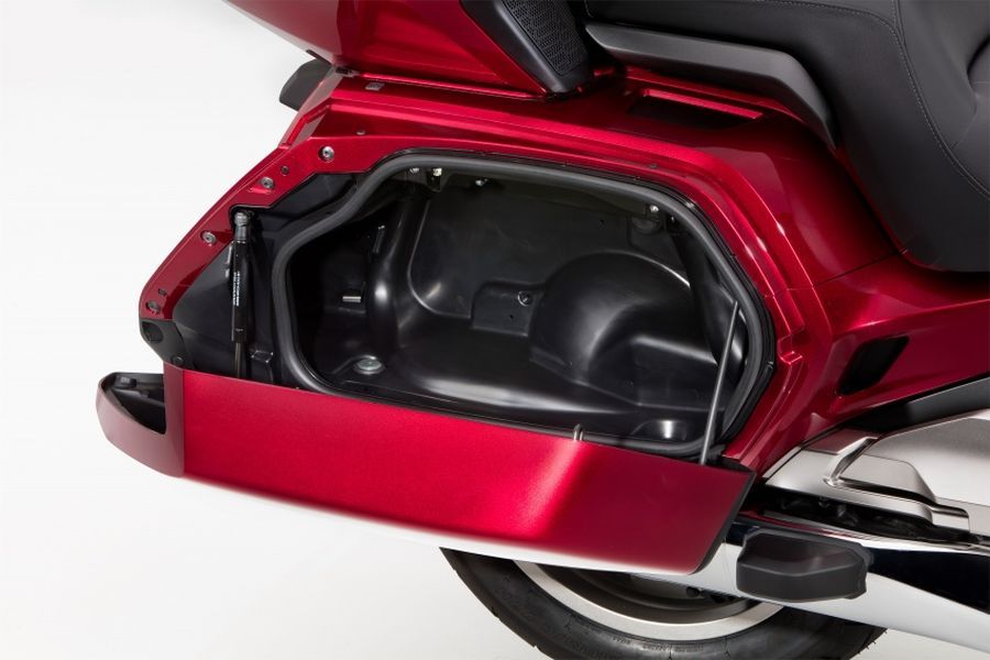 Có giá từ 534 triệu VNĐ, Honda Goldwing 2018 tiếp tục thống trị phân khúc xe đường trường
