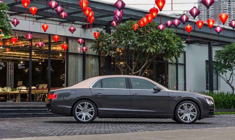 Đại lý Bentley Hà Nội bất ngờ ra mắt mẫu xe sang Flying Spur V8 Duotone