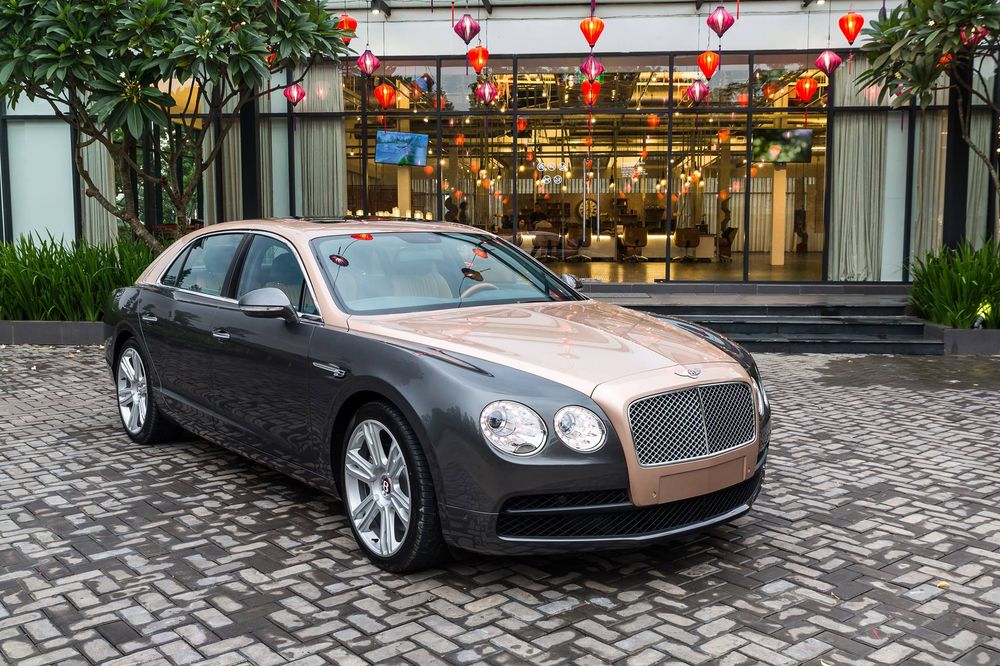 Đại lý Bentley Hà Nội bất ngờ ra mắt mẫu xe sang Flying Spur V8 Duotone