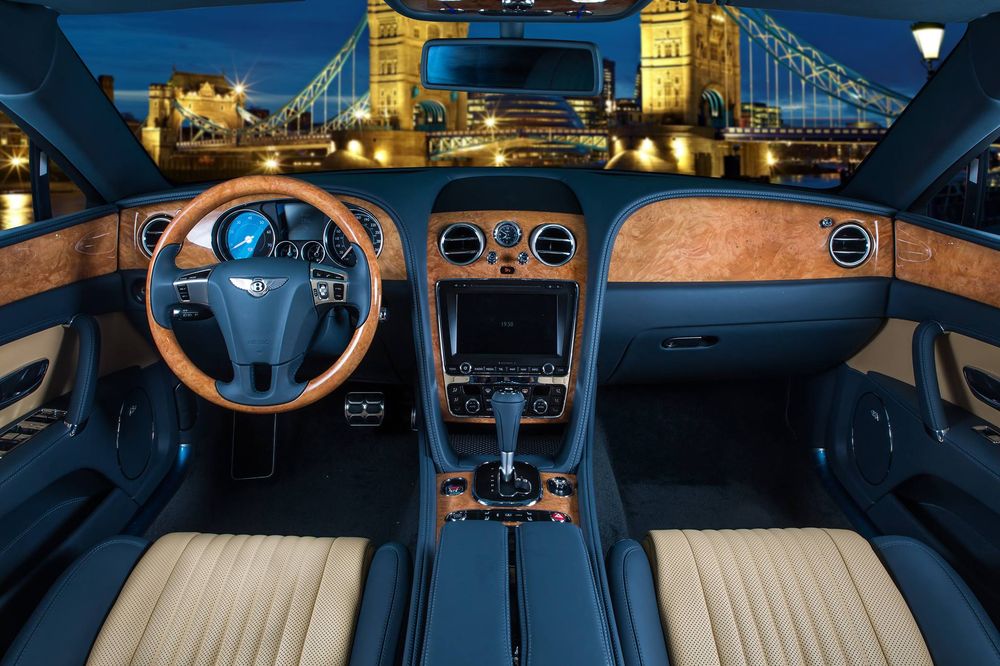 Đại lý Bentley Hà Nội bất ngờ ra mắt mẫu xe sang Flying Spur V8 Duotone