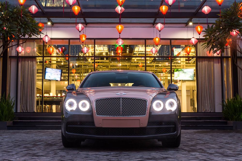 Đại lý Bentley Hà Nội bất ngờ ra mắt mẫu xe sang Flying Spur V8 Duotone