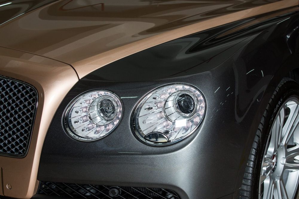 Đại lý Bentley Hà Nội bất ngờ ra mắt mẫu xe sang Flying Spur V8 Duotone