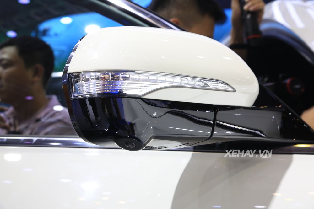 [VIMS 2017] Ssangyong gây chú ý với mẫu SUV cỡ trung hoàn toàn mới G4 Rexton 2018