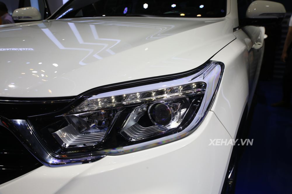 [VIMS 2017] Ssangyong gây chú ý với mẫu SUV cỡ trung hoàn toàn mới G4 Rexton 2018