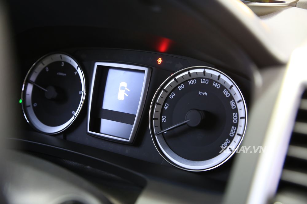 [VIMS 2017] Ssangyong gây chú ý với mẫu SUV cỡ trung hoàn toàn mới G4 Rexton 2018