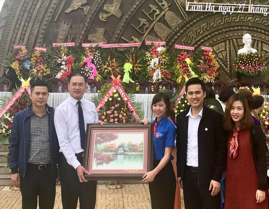 Thành đoàn Hà Nội chúc mừng 30 năm thành lập huyện Lâm Hà