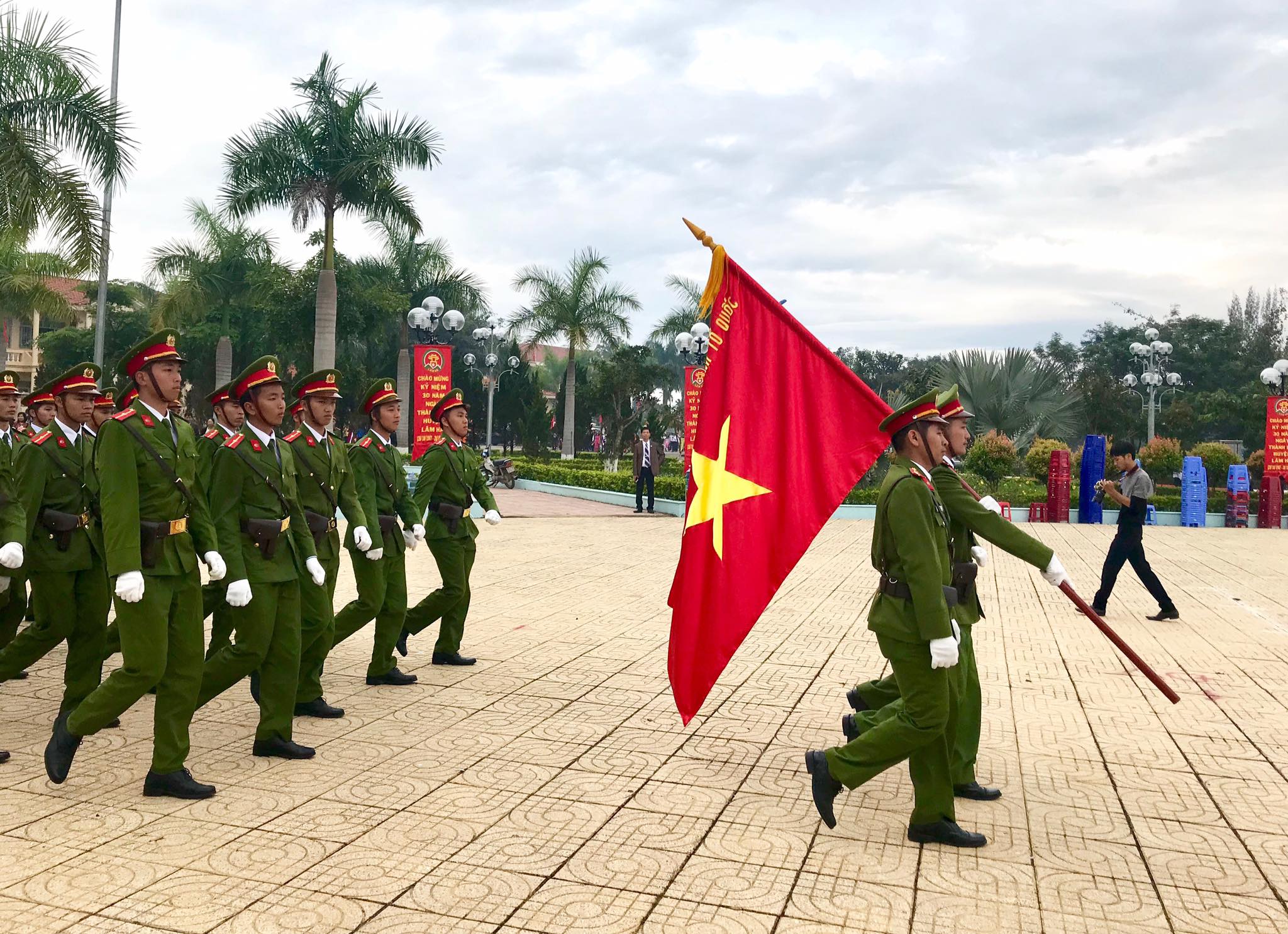 Thành đoàn Hà Nội chúc mừng 30 năm thành lập huyện Lâm Hà