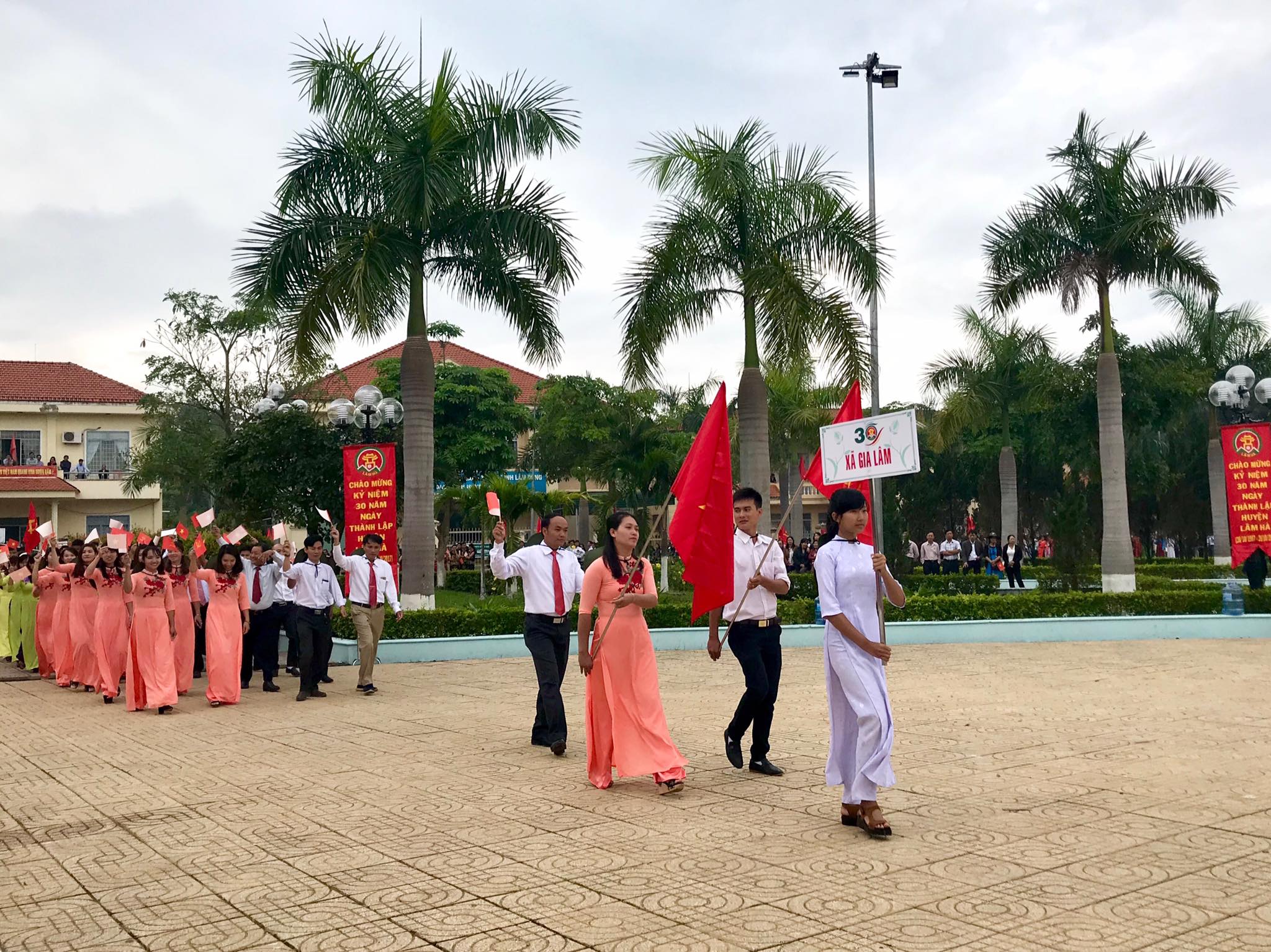 Thành đoàn Hà Nội chúc mừng 30 năm thành lập huyện Lâm Hà