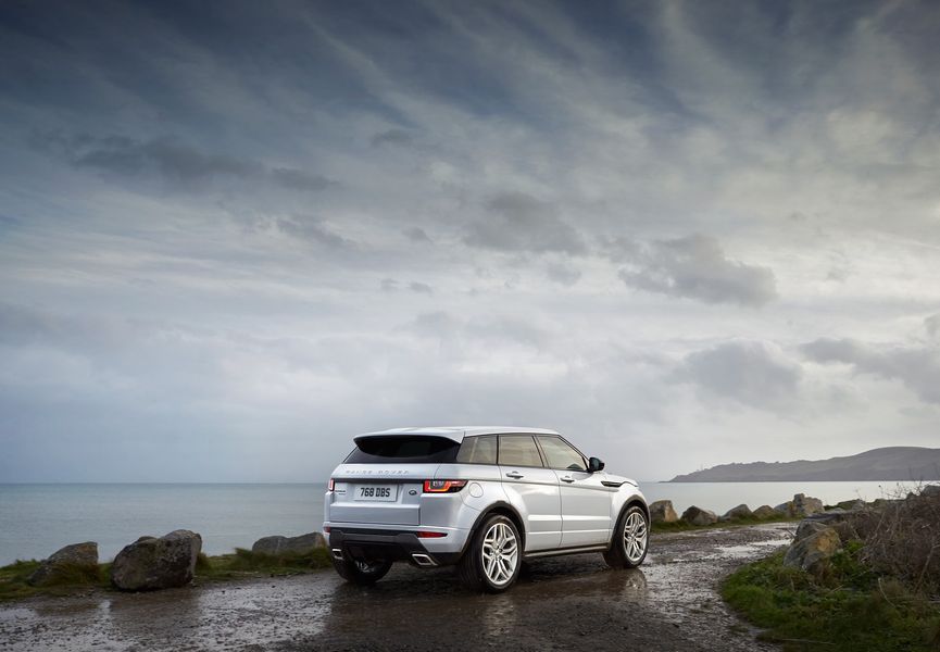 Land Rover Discovery Sport và Range Rover Evoque 2018 cùng chia sẻ động cơ mới