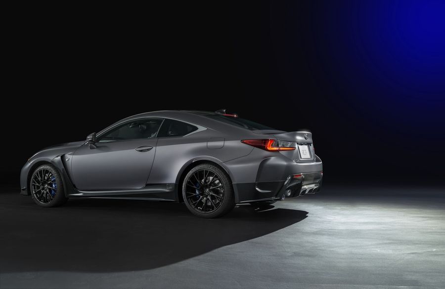 Lexus kỷ niệm 10 năm ra mắt của biến thể F bằng cặp đôi RC F và GS F đặc biệt