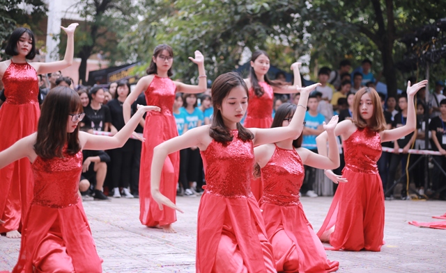 Đã mắt với màn nhảy Flashmob trong Ngày hội chào tân sinh viên Kiến trúc