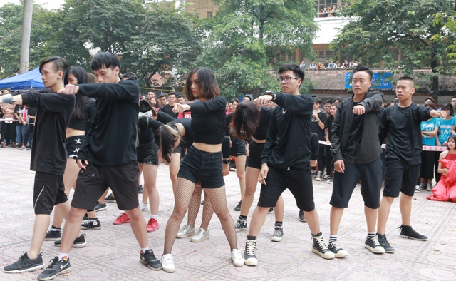 Đã mắt với màn nhảy Flashmob trong Ngày hội chào tân sinh viên Kiến trúc
