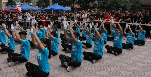 Đã mắt với màn nhảy Flashmob trong Ngày hội chào tân sinh viên Kiến trúc